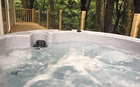 Pet Friendly Pod With Hot Tub